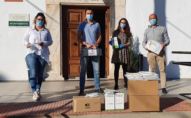 La Diputación de Badajoz entrega materiales de protección al Ayuntamiento