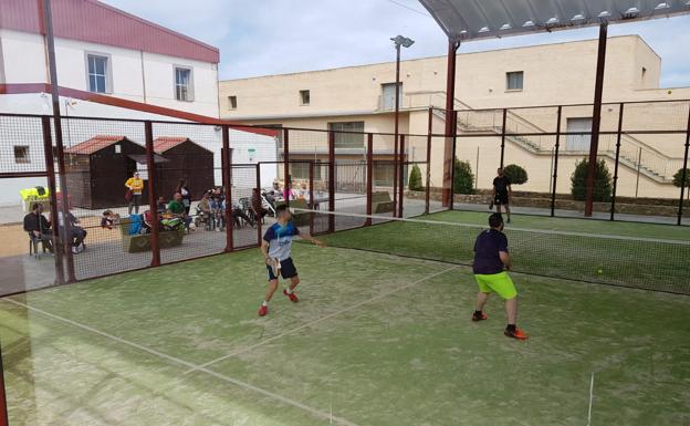 Ya se puede jugar en pareja a pádel y tenis