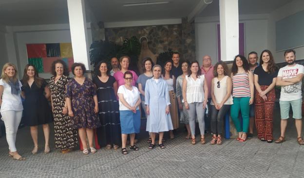 «El claustro del colegio Cristo Crucificado os deseamos a todos unas felices y merecidas vacaciones»