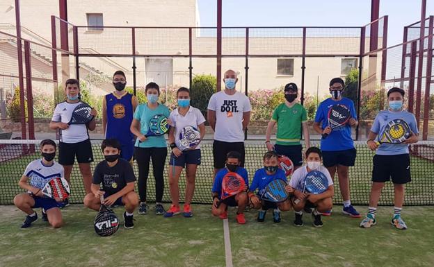 Nacho Fernández y Manuel Jimeno, y Ismael Torrado y Luismi Serrano, campeones en los torneos de pádel infantiles