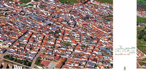 El alcalde de Valverde, Manolo Borrego, se dirige a los valverdeños en la semana de la feria