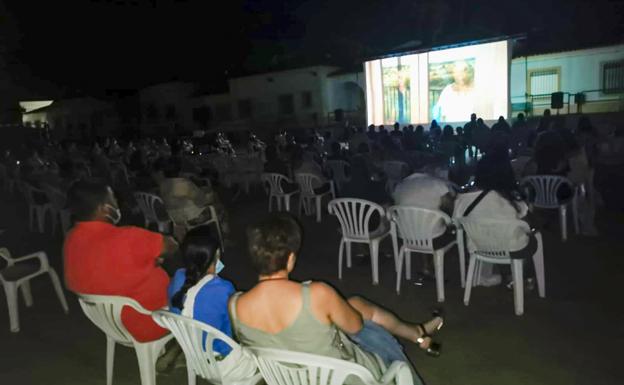 El cine de verano llega a su final con la película 'Padre no hay más que uno'