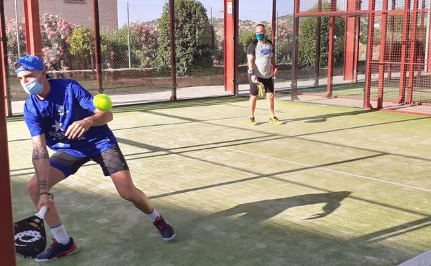 Desde este lunes no es obligatorio el uso de mascarilla para jugar al pádel
