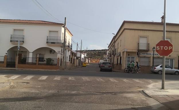 Accidente de tráfico sin heridos en el cruce de Luisa Marín con la carretera de Olivenza