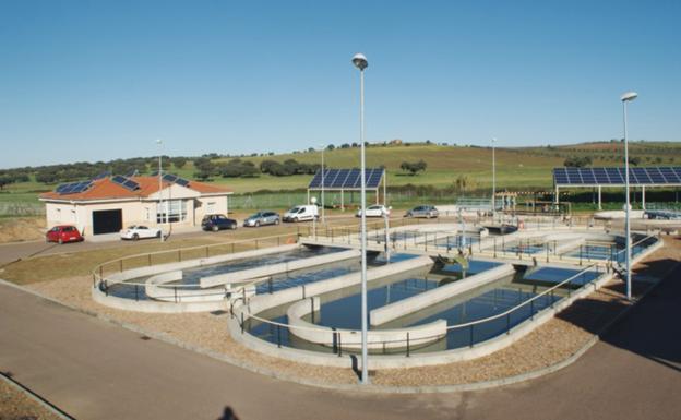 La Diputación de Badajoz instalará paneles solares en la depuradora de Valverde