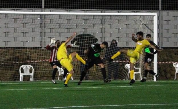 Una decisión arbitral muy dudosa evita un nuevo triunfo del Racing Valverdeño