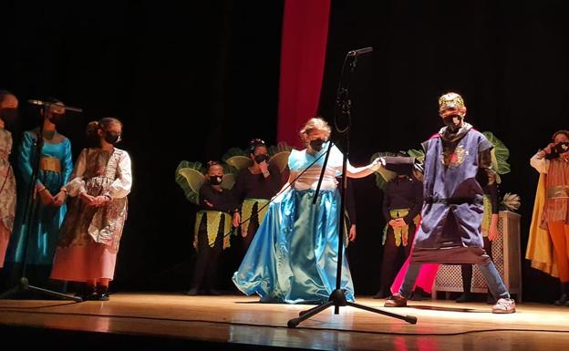 La Escuela Municipal de Teatro representa 'La Cenicienta'