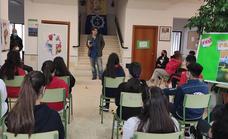 'Duende Josele' visita el Colegio 'Cristo Crucificado'