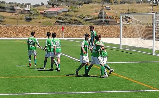 Un hattrick de Aarón evita la derrota de los juveniles