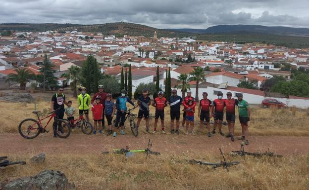 Pequeños y no tan pequeños disfrutan de un paseo en bici