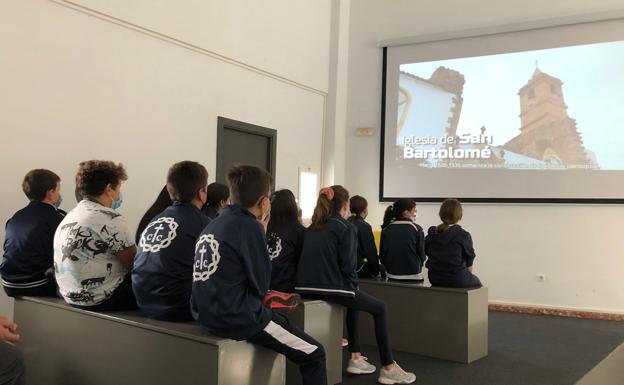 Los escolares visitan el Centro de Turismo
