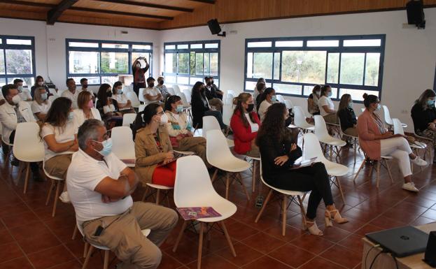 Fademur visita Valverde para celebrar una jornada informativa
