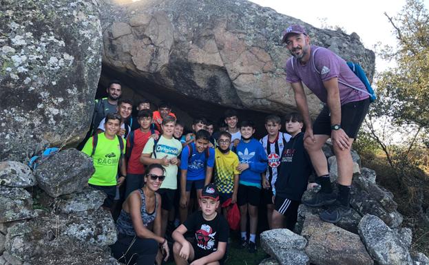 Los pequeños conocen Los Canchales y la Piedra del Niño Dios