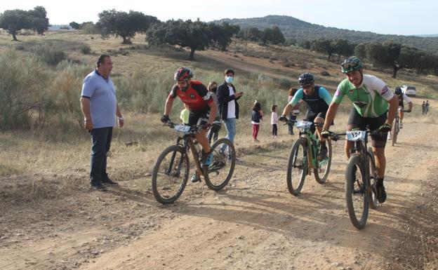Trece valverdeños participan en la Ruta Ole Ole MTB que pasó por Valverde
