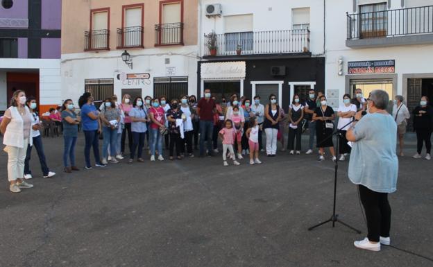 Se celebra el Día Internacional de la lucha contra el Cáncer de Mama con la lectura del manifiesto y el café solidario