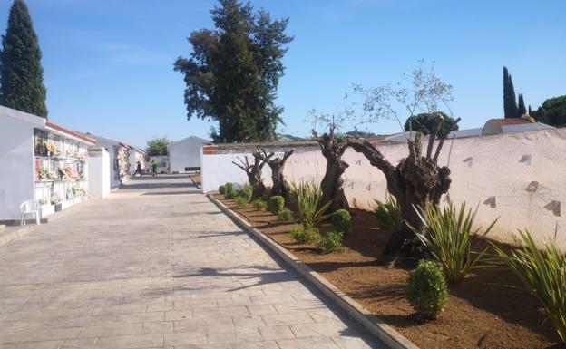 Se acondiciona el cementerio municipal para las visitas de estos días