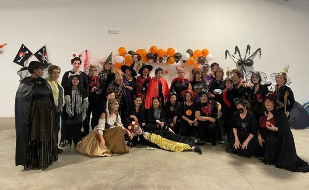La Asociación de Mujeres también vivieron una noche de terror con Halloween