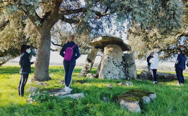Celebrada la ruta senderista por el entorno del Castillo de Los Arcos