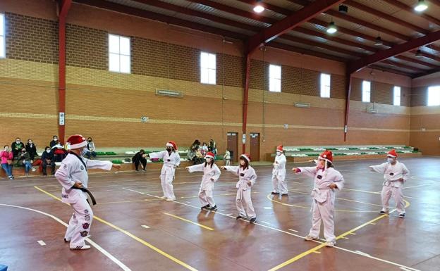 El pabellón acoge una jornada muy deportiva y solidaria