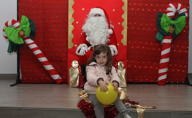 Papá Noel recibe a los pequeños de Valverde de Leganés