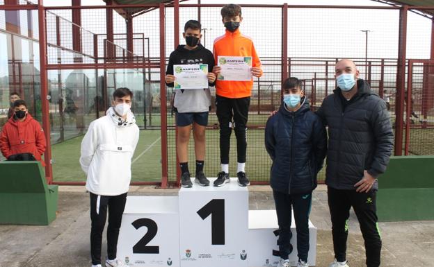 Manuel Jimeno y Nacho Fernández, ganan el torneo de pádel infantil