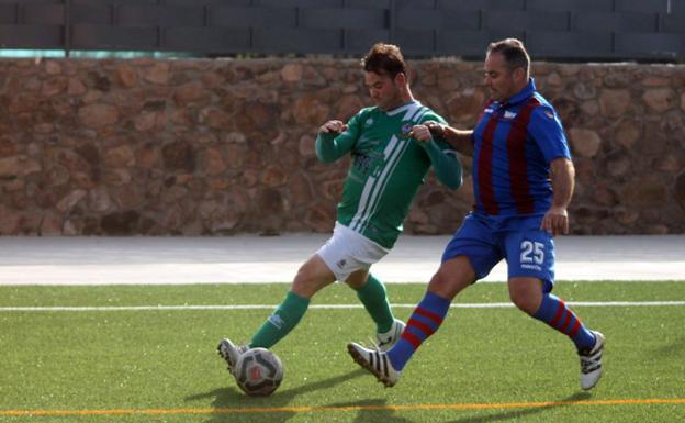 El CF Extremadura Veteranos no puede con los valverdeños