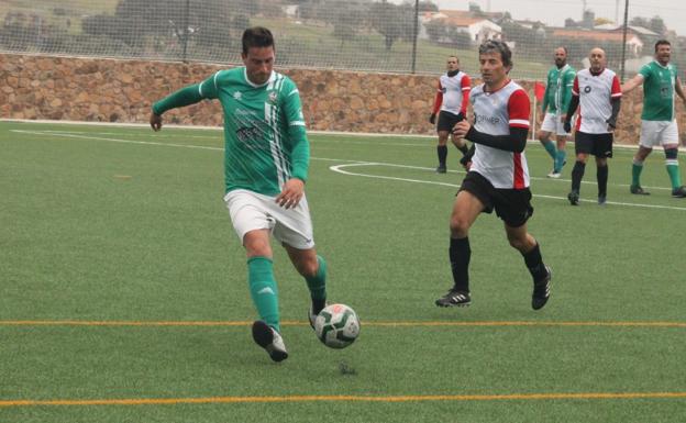 El larguero y los postes cortan la racha de los Veteranos
