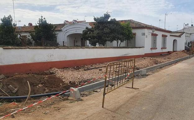 Comienzan las obras del nuevo acerado en la calle Félix Soto