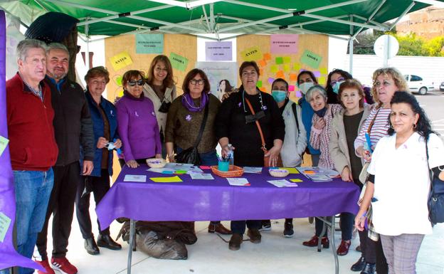 El punto violeta celebró el taller 'Los mitos del amor romántico'