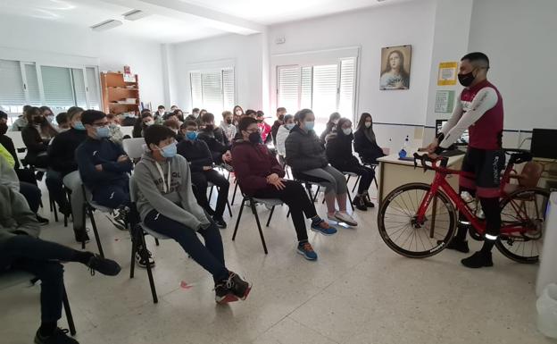 Rubén Tanco y cómo montar a bicicleta con una discapacidad en una mano