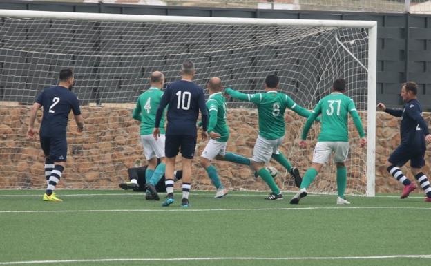 Demasiado líder para los Veteranos Valverde, que pierden por 2 – 5 en un reñido y tenso partido