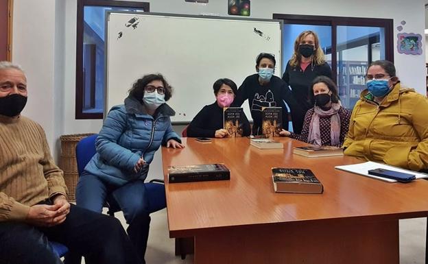 El Club de la Lectura comienza la obra 'Los ritos del agua' de Eva Garíca Sáenz de Urturi