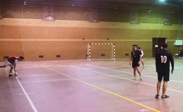 A falta de tres jornadas para el final de la fase regular de la liga de invierno de fútbol sala, Disco Ángelo FS se mete en playoff