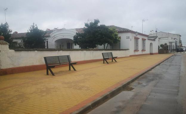 Finaliza la construcción del nuevo acerado en la calle Félix Soto