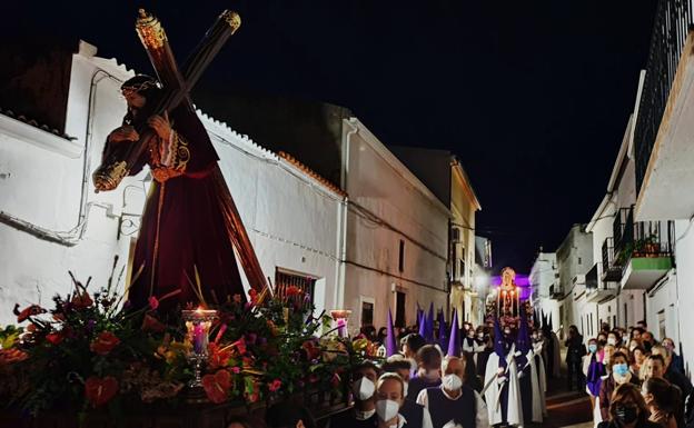 Las imágenes de Jesús Nazareno y Nuestra Señora de los Dolores salen en procesión tres años después