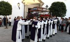El Santo Entierro luce en un gran viernes santo en Valverde de Leganés
