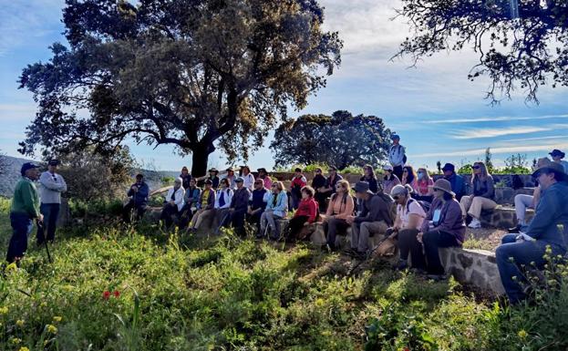 Se celebra una nueva ruta por el Parque Arqueológico y Natural El Rebellao