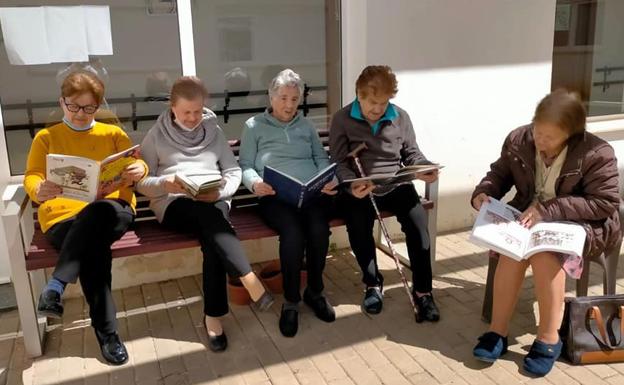 En el Centro de Día se suman a la celebración de la Semana del Libro