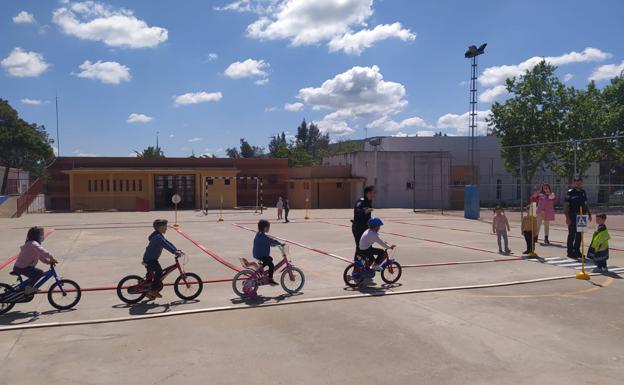 La Policía Local imparte una jornada de seguridad vial en los centros educativos