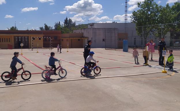 La Policía Local imparte una jornada de seguridad vial en los centros educativos