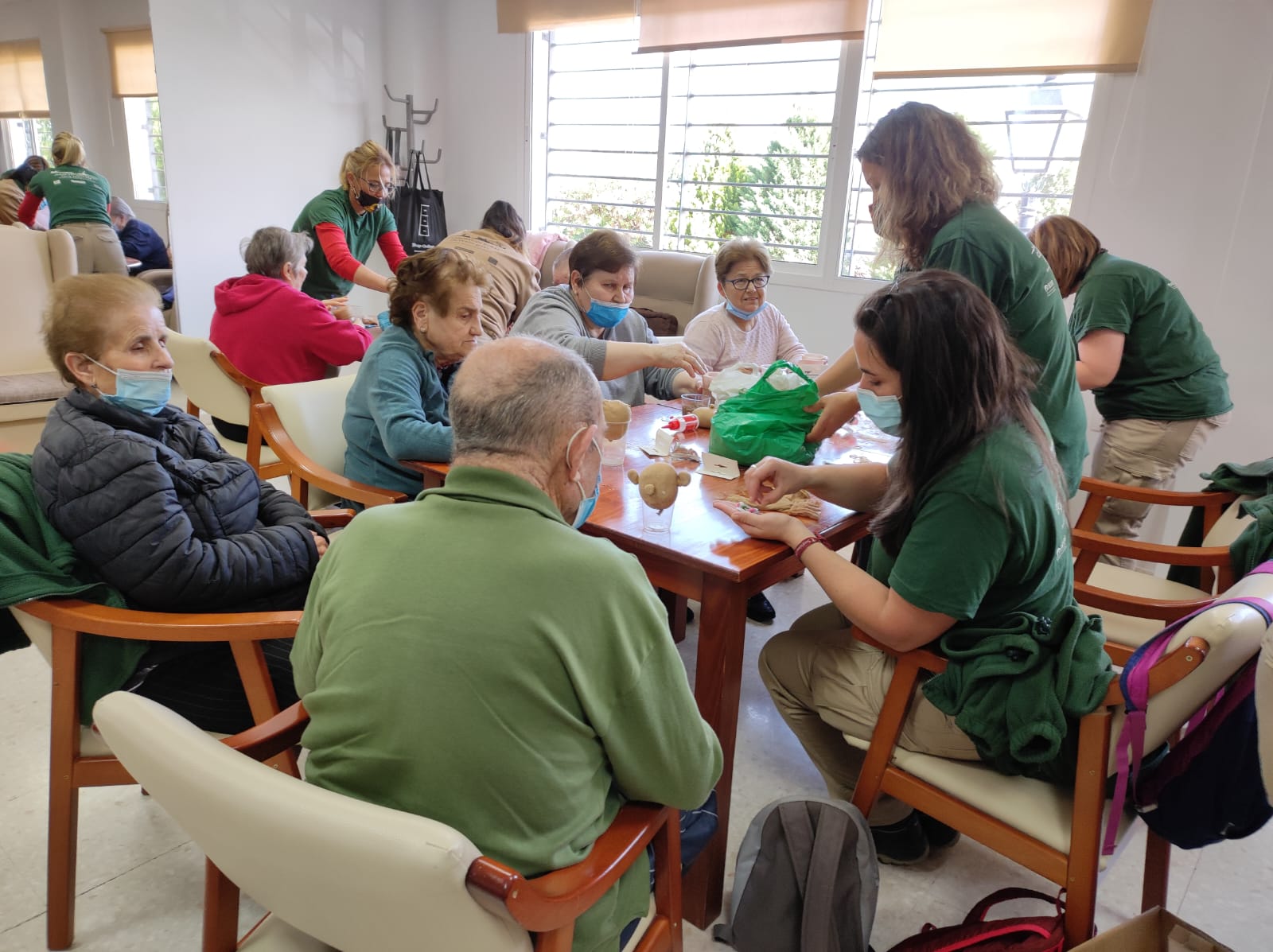 El Colaborativo Rural 'Valverde Green' realiza labores de servicio a la comunidad en el Centro de Día
