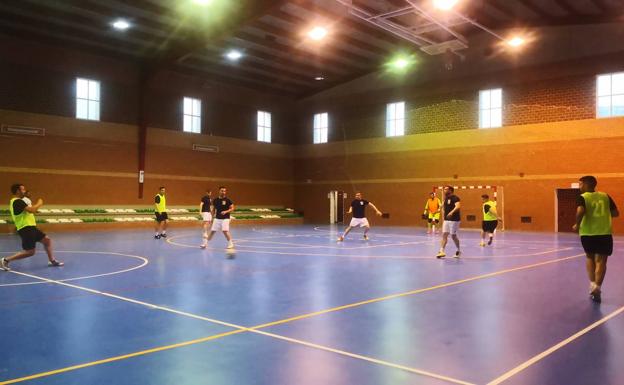 Descansillo Kuiboclinics, Supermercado Alsara Almendral, Los Pepones y Tiki Taki FS jugarán la fase final de la liga de invierno de fútbol sala