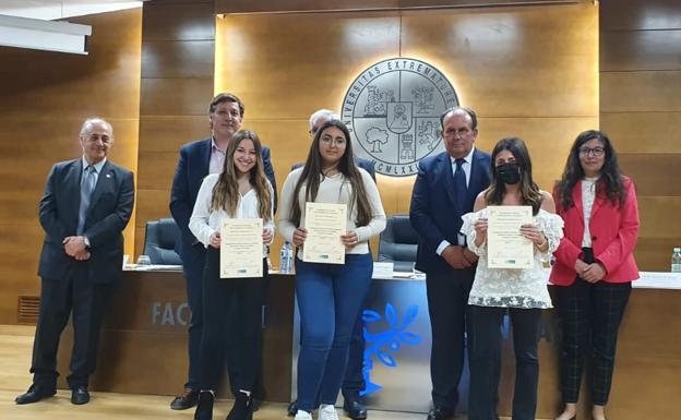 El IES 'Campos de San Roque', primer premio en el certamen 'Investigar en ciencias' de la UEX