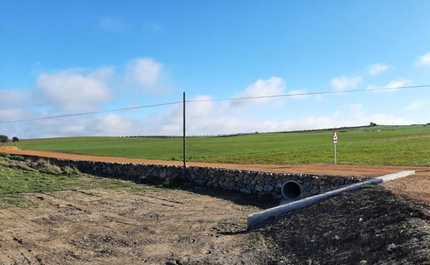 Se acondiciona el Camino de Badajoz para garantizar su buen estado durante todo el año