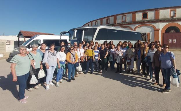 La asociaciones de Mayores San Bartolomé y de Mujeres continúan con sus actividades