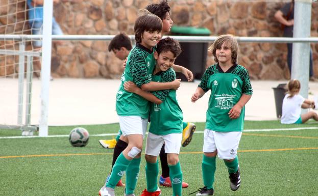 Esta tarde se clausura la temporada de la Escuela de Fútbol en Valverde