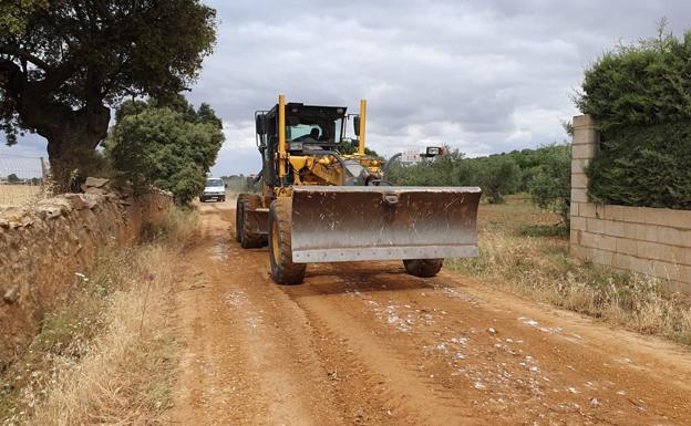 Se acondicionan varios caminos de los alrededores de Valverde de Leganés