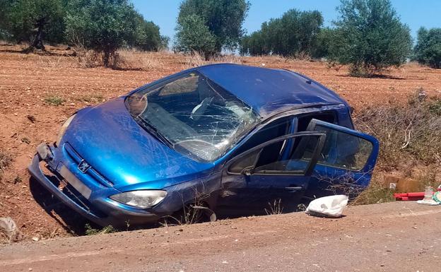 Roba un vehículo en Valverde y se estrella en la carretera de La Albuera