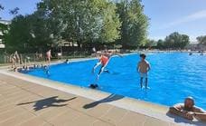 La piscina municipal recibe a más de 1.000 bañistas durante los 4 primeros días