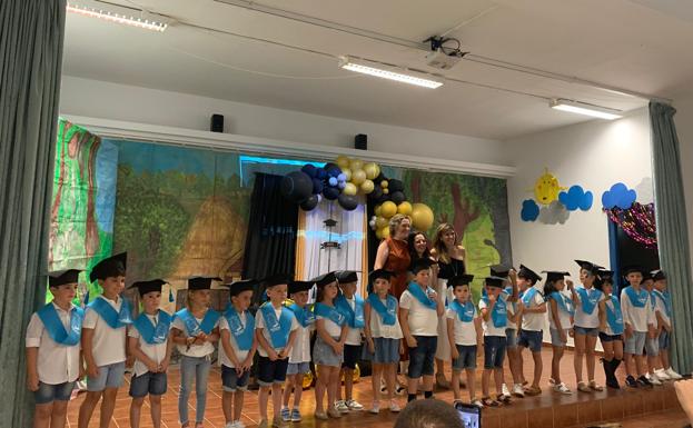 Los alumnos y profesores del CEIP 'César Hurtado' despiden el curso